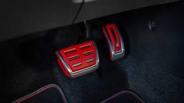 Volkswagen Golf GTI Edition 50 – red pedals