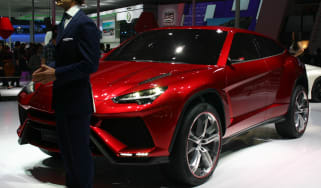 Video: Lamborghini Urus live reveal