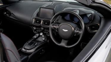 Aston Martin Vantage Roadster – interior 