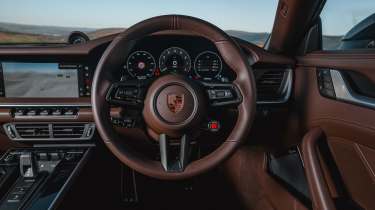 Porsche 911 Targa 4 GTS – steering wheel