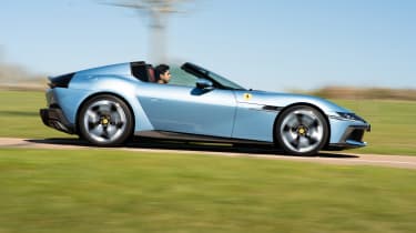 Ferrari 12 Cilindri Spider – side