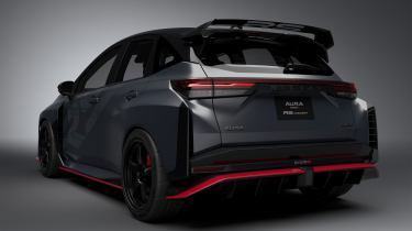 Nissan Aura Nismo RS – rear