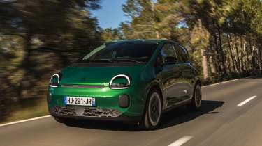 Renault Twingo E-Tech tracking