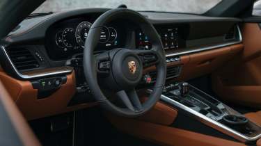 Porsche 911 Carrera S (992.2) – interior