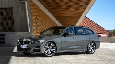 BMW 3-series Touring 2019 - front quarter