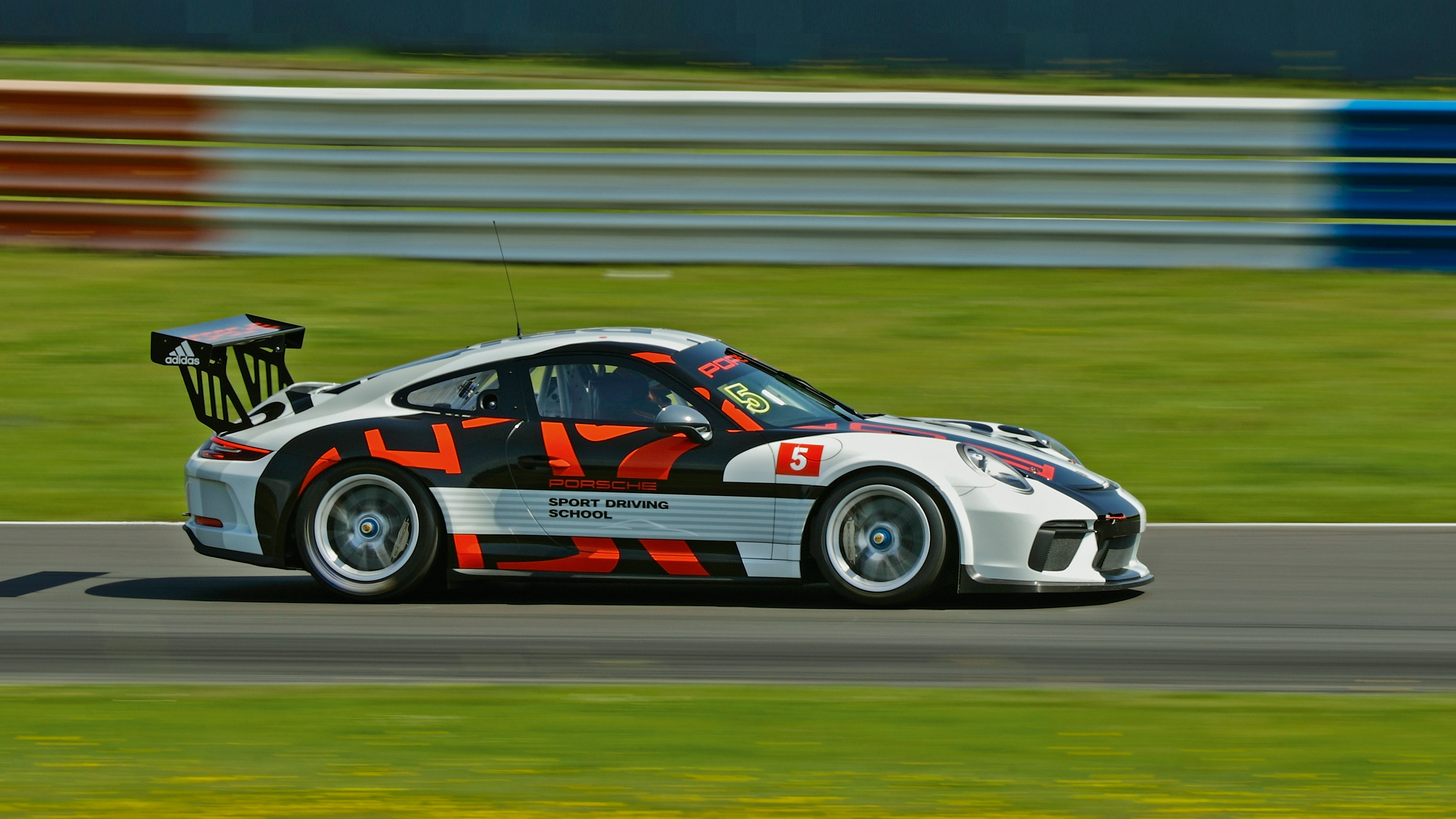 Bien educado Implementar Gobernador Porsche 911 RSR v GT3 R v GT3 Cup - track-only 911s driven | evo