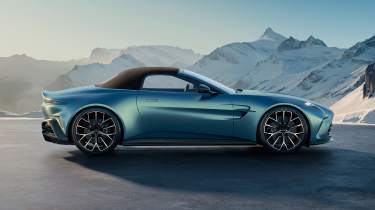 Aston Martin Vantage Roadster – side