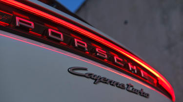 New Porsche Cayenne Turbo E-Hybrid – light bar
