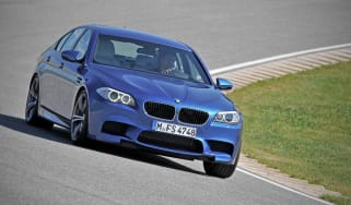 BMW offers M5 manual in USA