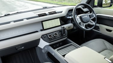 Land Rover Defender 110 P400 – dash