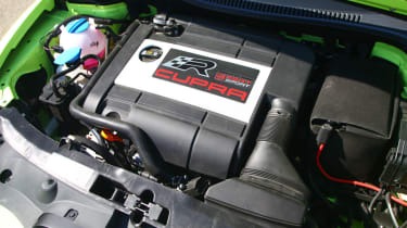 SEAT Leon Cupra R engine
