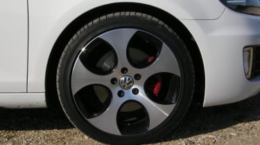 Alfa Giulietta group test wheel