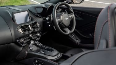 Aston Martin Vantage Roadster – steering wheel 