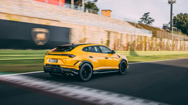 Lamborghini Urus Performante – rear tracking