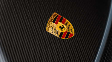 Porsche Cayman GT4 RS – dark badge