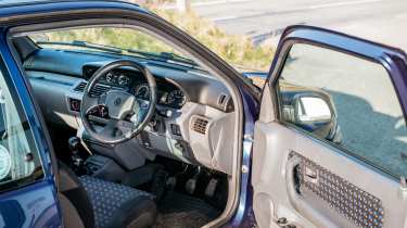 Renault Clio 16V – interior
