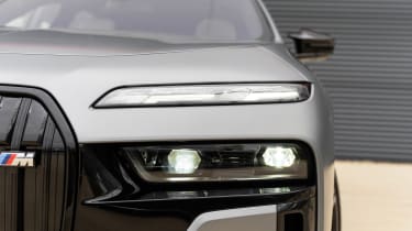 BMW M760e – headlight