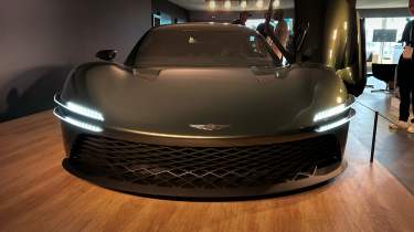 Genesis Magma GT