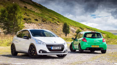 Peugeot 208 GTi by Peugeot Sport vs Renault Sport Clio 200 Cup - front static