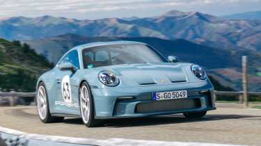 Porsche 911 S/T – front