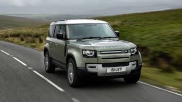 Land Rover Defender PHEV – front tracking 