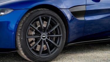 Aston Martin Vantage UK - wheels