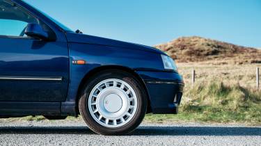 Renault Clio 16V – front wheel