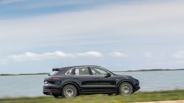 Porsche Cayenne E-Hybrid – side