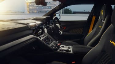 Lamborghini Urus Performante – yellow interior