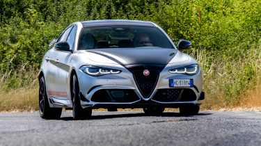 Alfa Romeo Giulia Quadrifoglio Luna Rossa