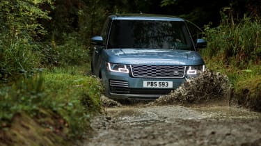 MY18 Range Rover - front off road