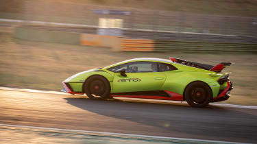 Lamborghini Huracan STO (International) – pan