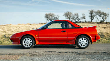 Toyota MR2 – side
