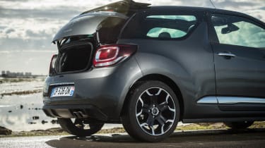 Citroen DS3 Cabriolet DSport THP 155 small boot opening