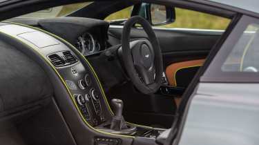 Aston Martin V8 Vantage interior
