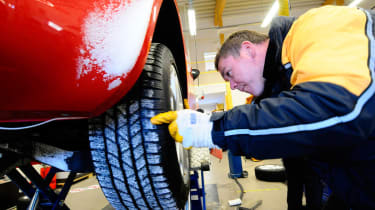 evo&#039;s 2011 winter tyre test