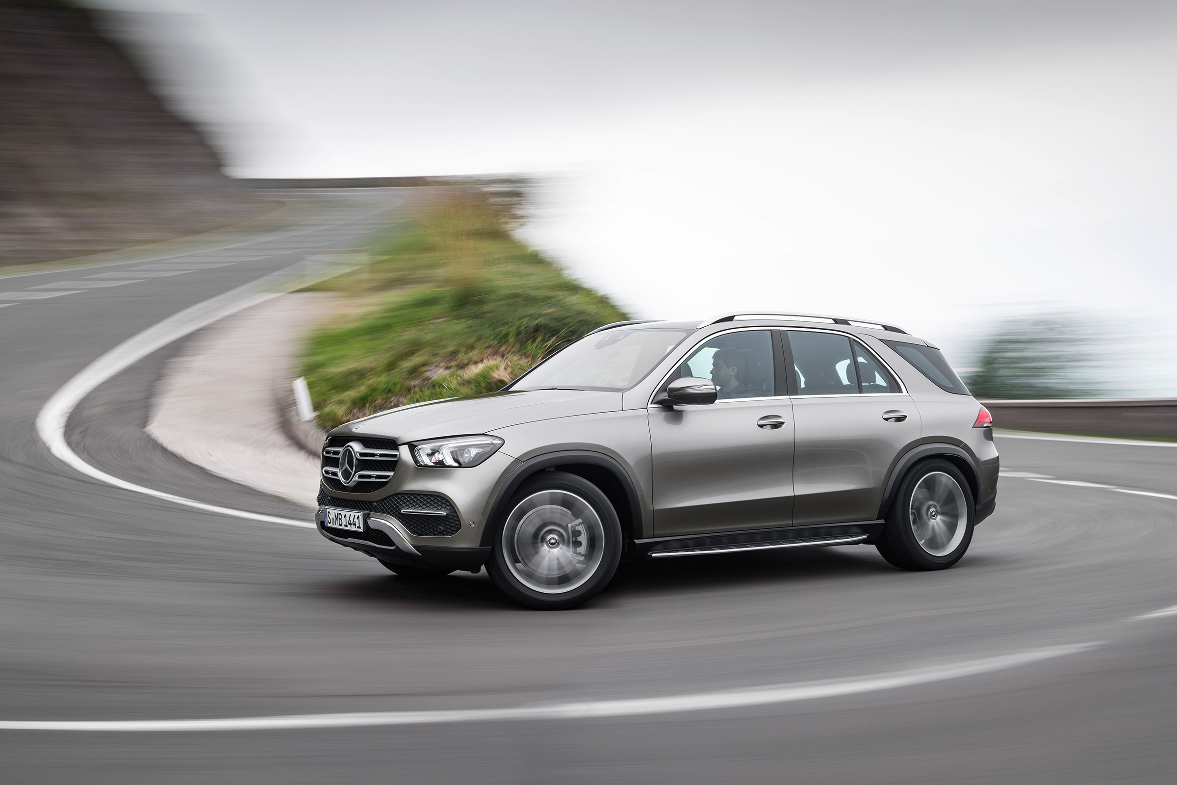 19 Mercedes Benz Gle Revealed New Suv Stuffed Full Of The Latest Chassis Tech Evo