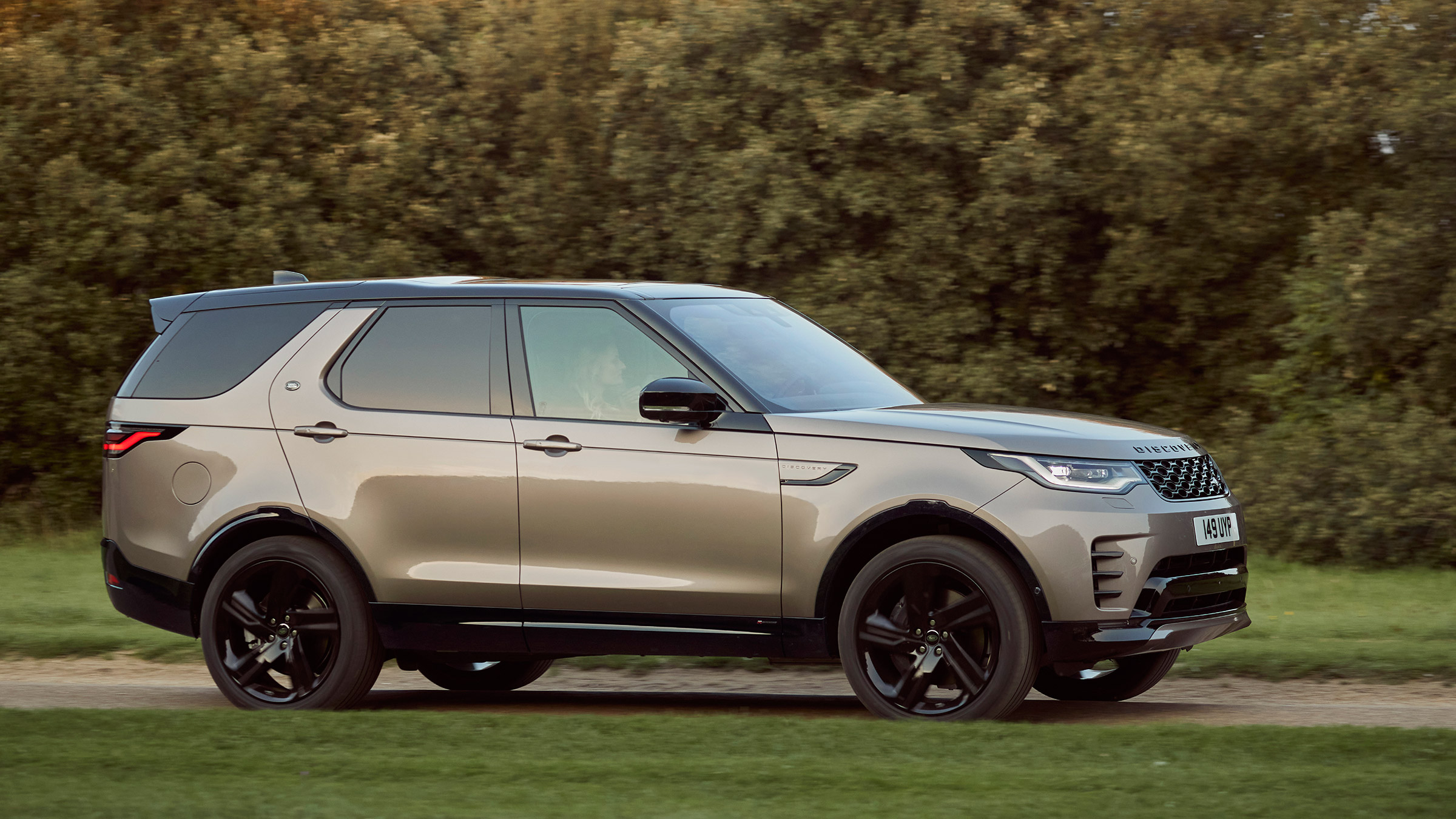 2021 Land Rover Discovery 5 updated with fresh tech and engines