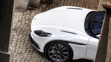 Aston Martin DB11 V8 - front lifted