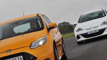 2012 Ford Focus ST vs Vauxhall Astra VXR video