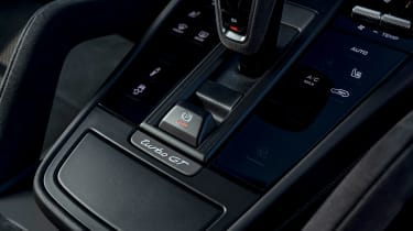 Porsche Cayenne Coupe Turbo GT – console