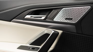 BMW iX2 xDrive 30 – speakers