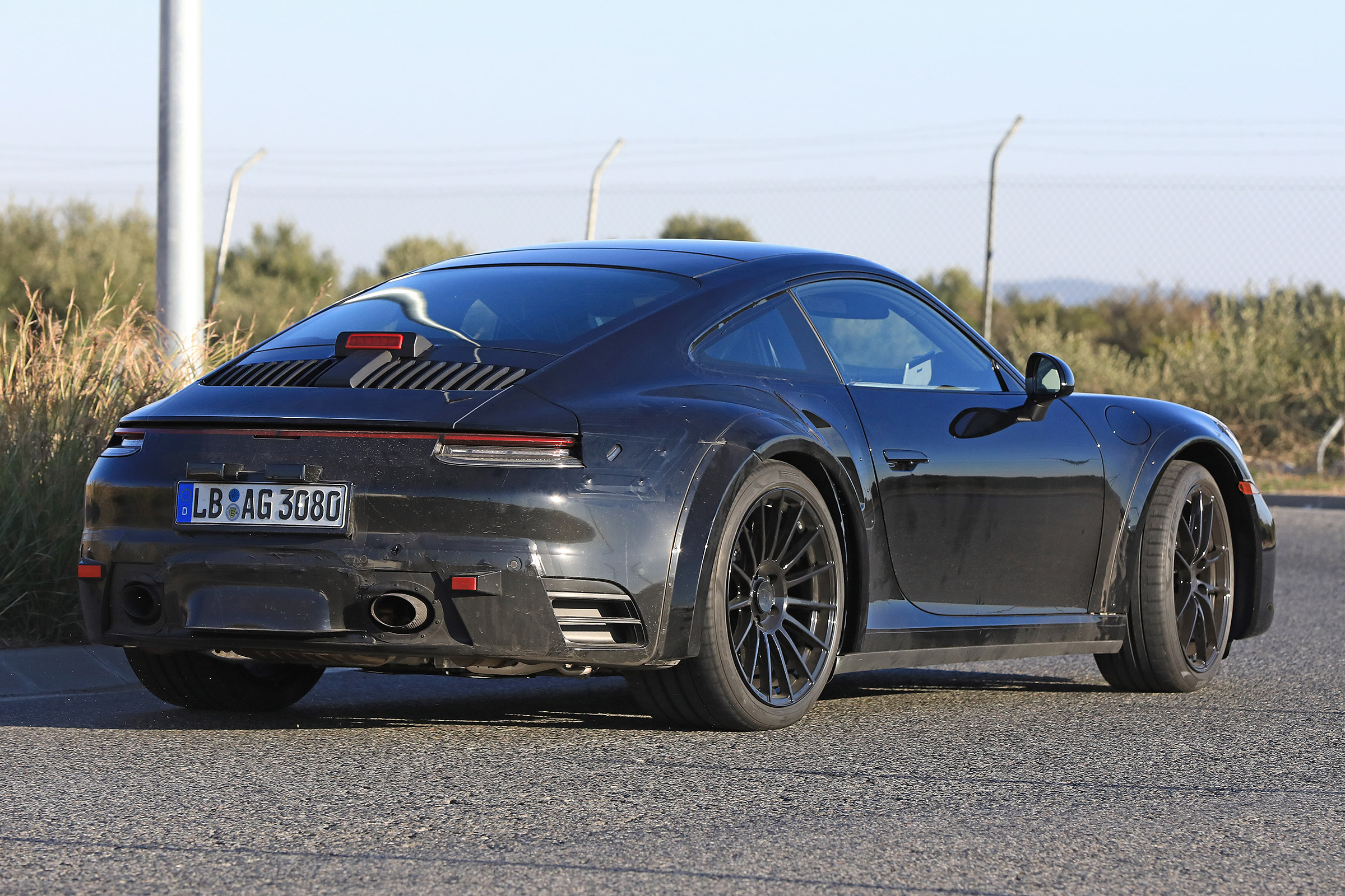Porsche 911 Turbo spied - pictures | evo