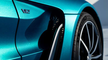Aston Martin V12 Vantage Roadster – vents