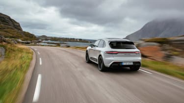Porsche Macan GTS 2021 – rear tracking
