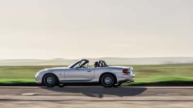 Rocketeer Mazda MX-5 panning