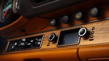 Singer 911 Turbo – radio 