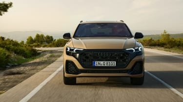 Audi Q8 – front