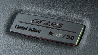 Porsche 911 GT2 RS emblem