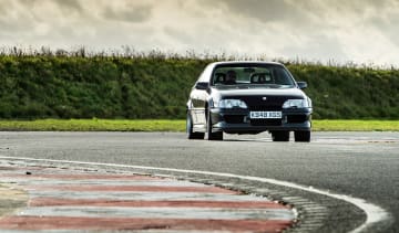 Lotus Carlton evo Icon – cornering 1